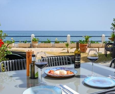 Newly Renovated 2 Bedroom Beachfront House Sitio de Calahonda Extérieur photo