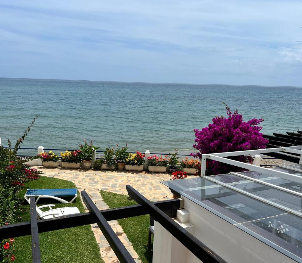 Newly Renovated 2 Bedroom Beachfront House Sitio de Calahonda Extérieur photo