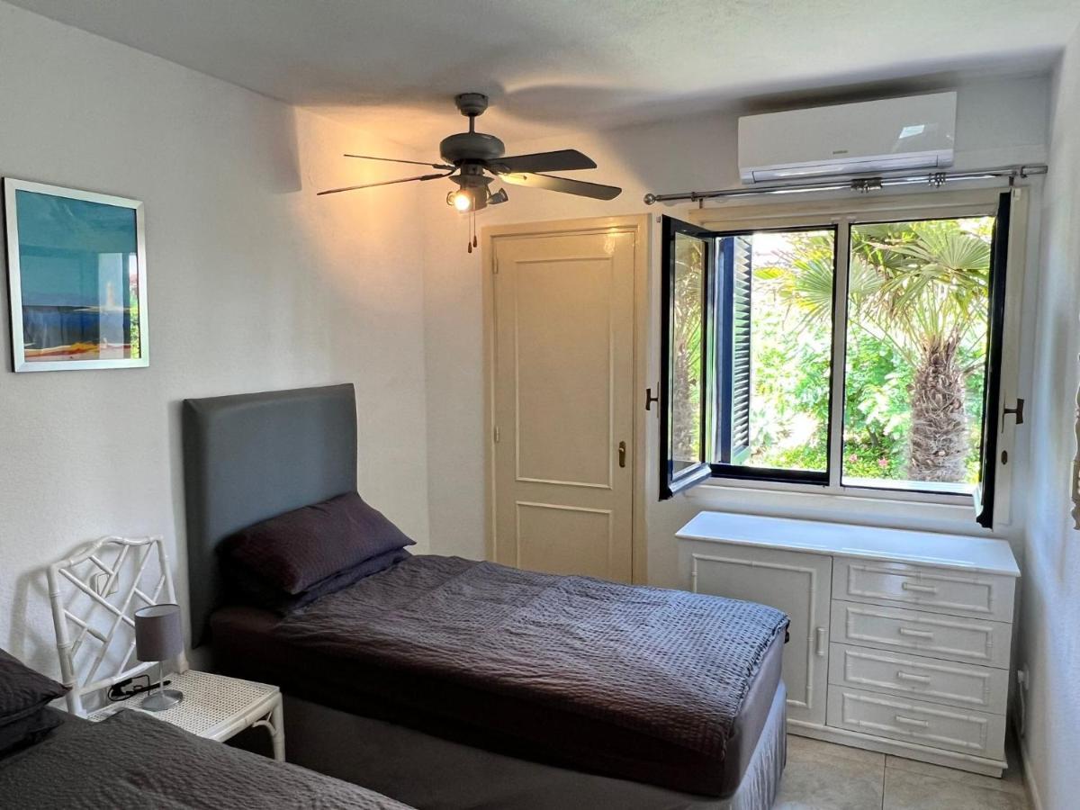 Newly Renovated 2 Bedroom Beachfront House Sitio de Calahonda Extérieur photo