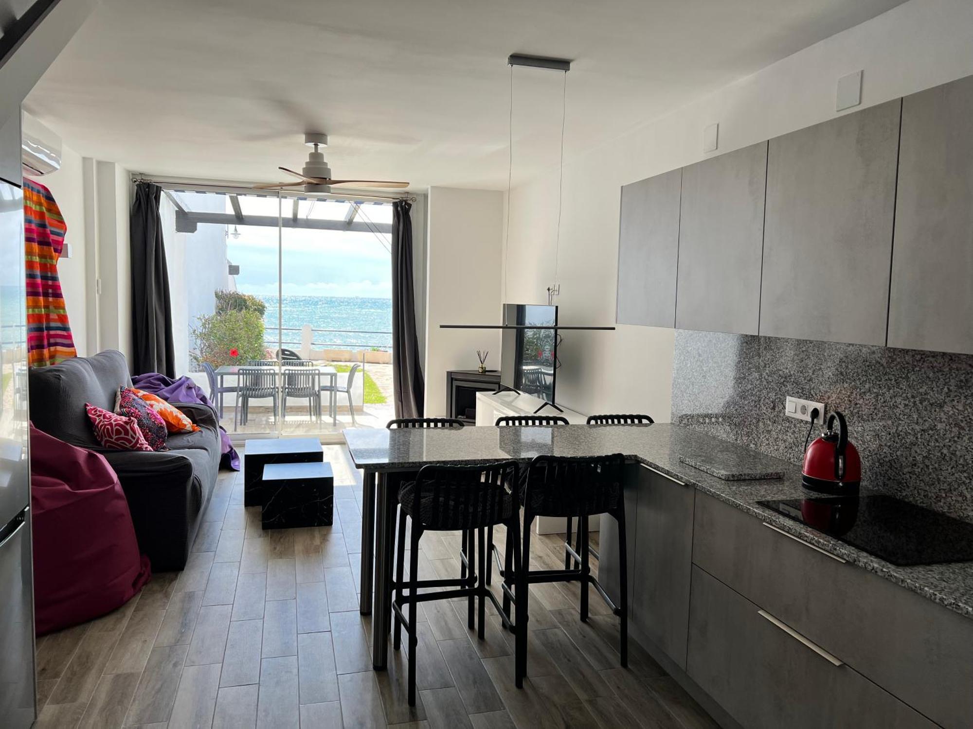 Newly Renovated 2 Bedroom Beachfront House Sitio de Calahonda Extérieur photo