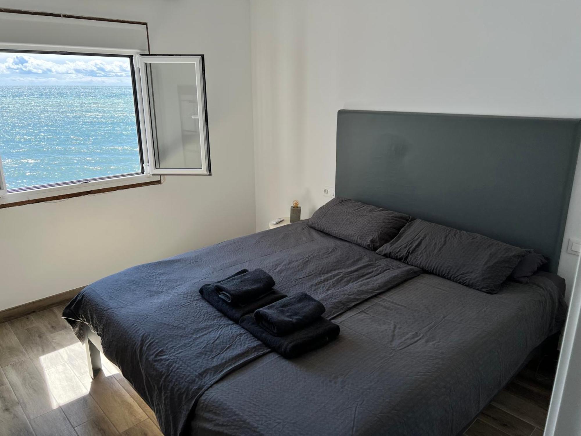 Newly Renovated 2 Bedroom Beachfront House Sitio de Calahonda Extérieur photo