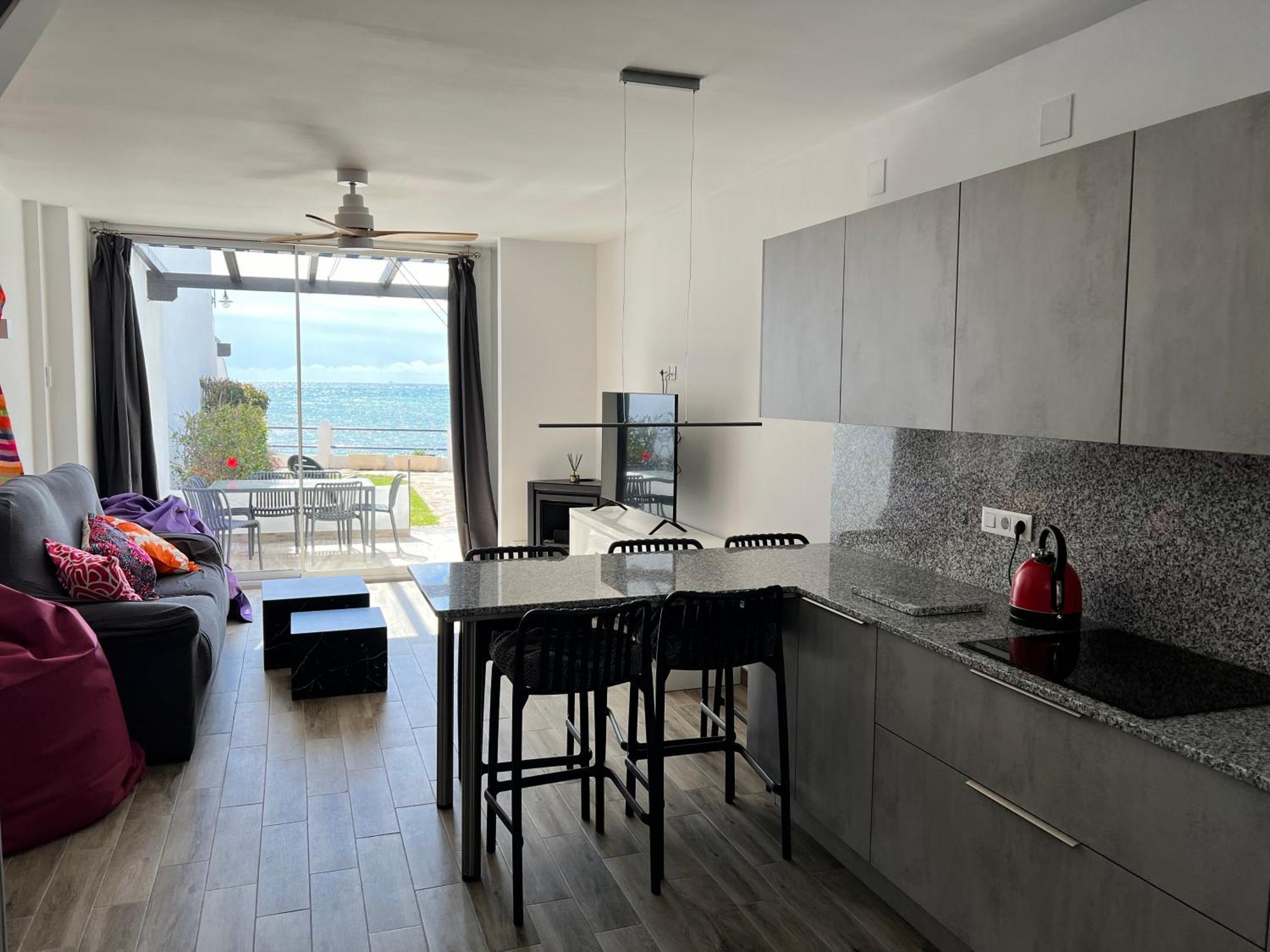 Newly Renovated 2 Bedroom Beachfront House Sitio de Calahonda Extérieur photo