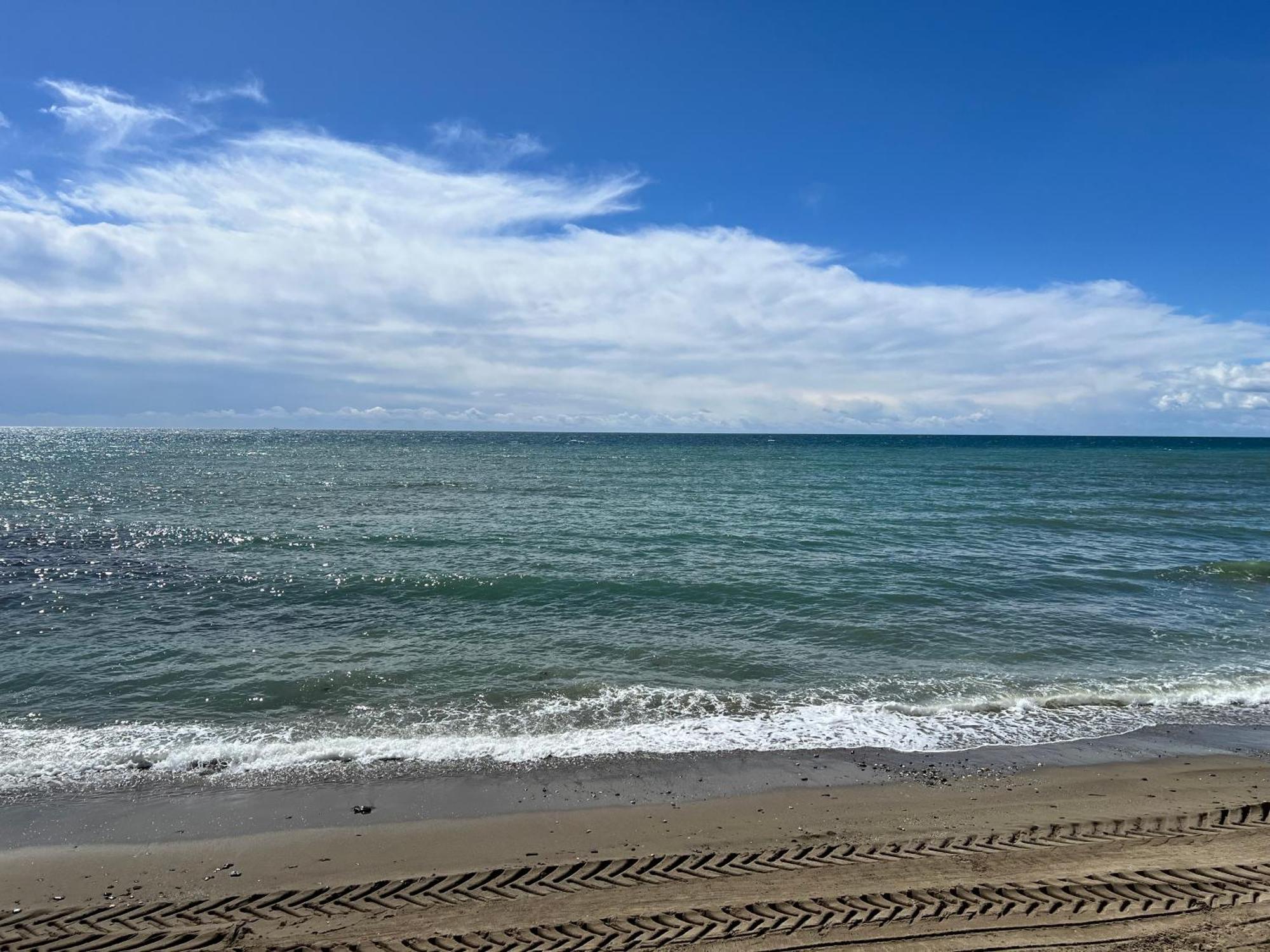 Newly Renovated 2 Bedroom Beachfront House Sitio de Calahonda Extérieur photo
