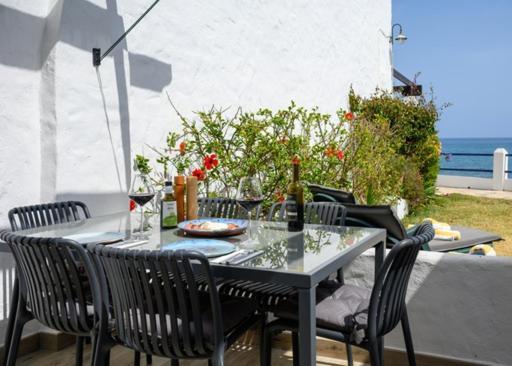 Newly Renovated 2 Bedroom Beachfront House Sitio de Calahonda Extérieur photo